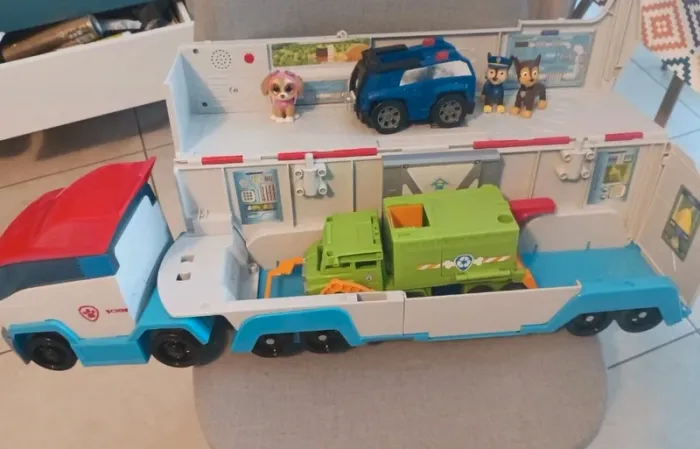 Grand camion sonore de la pat patrouille avec véhicules et figurines - photo numéro 3