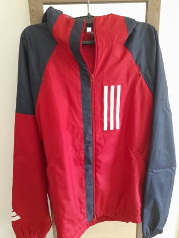 Veste coupe vent à capuche taille M Adidas très bon état