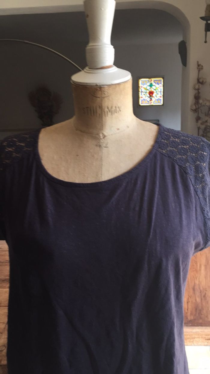T-shirt bleu marine dentelle 42