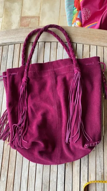 Sac en peau fuschia style « indien »