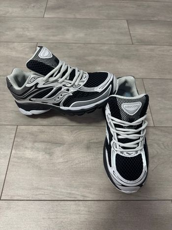 Saucony omni 9 noir et grise