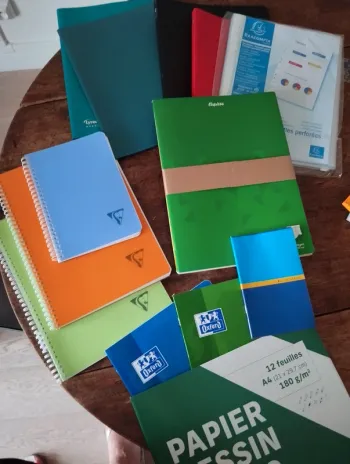 Lot fournitures scolaires