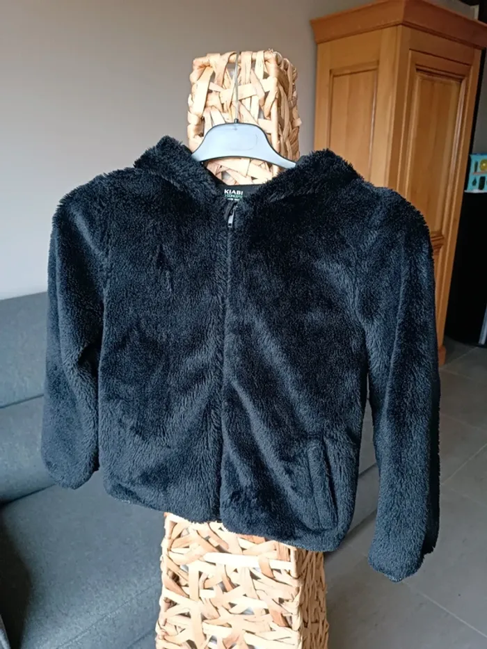 Veste à capuche noire effet fourrure 10 ans