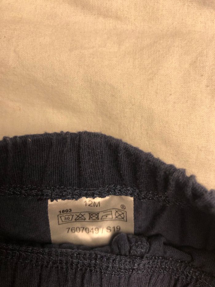 Short 12 mois bon état - photo numéro 3