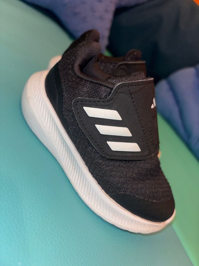 Basket adidas taille 22 - photo numéro 5