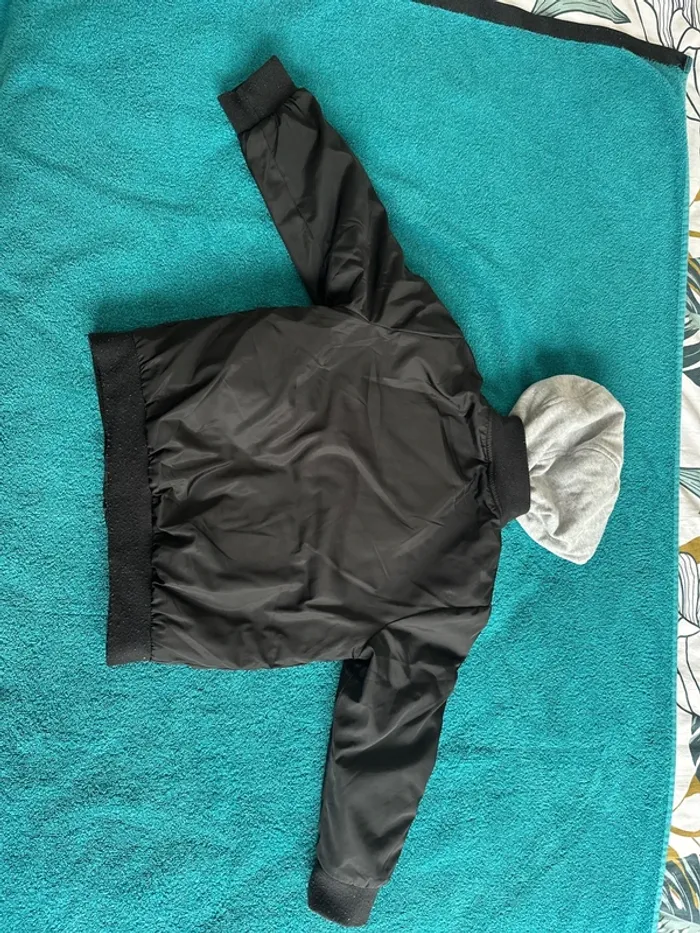 Vends veste taille 5 ans - photo numéro 3