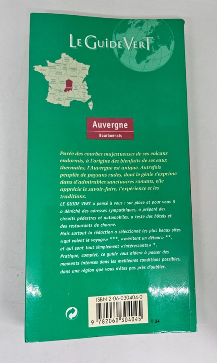 "Le guide vert. Michelin. Auvergne. Bourbonnais".
384 pages.
ISBN : 2.06.030404.0 - photo numéro 2