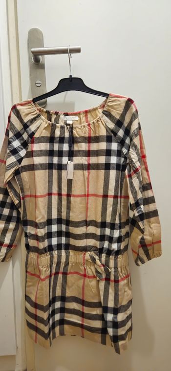 Robe burberry neuf taille 10 ans 