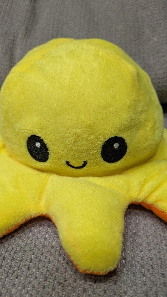 🐙 Peluche Pieuvre Réversible - Jaune & Orange (Humeur) 🐙 - photo numéro 4