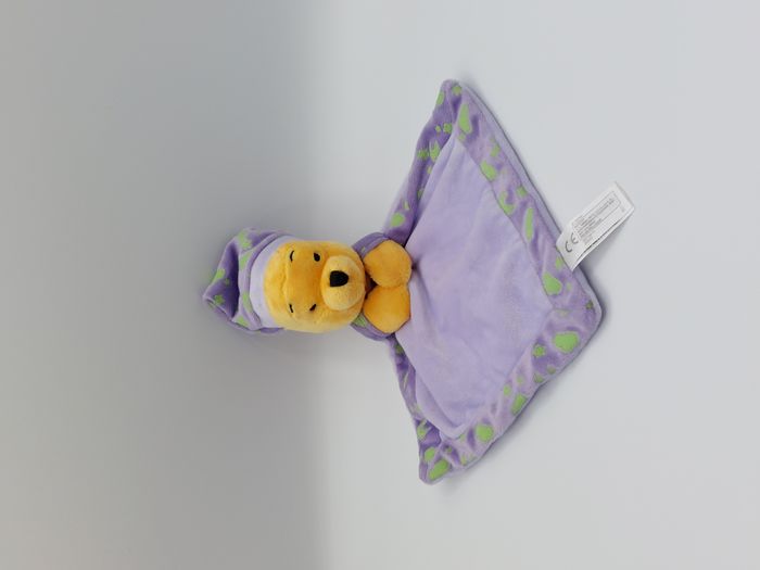 Doudou Winnie l’ourson mauve luminescent vert DISNEY NICOTOY SIMBA bonnet violet
