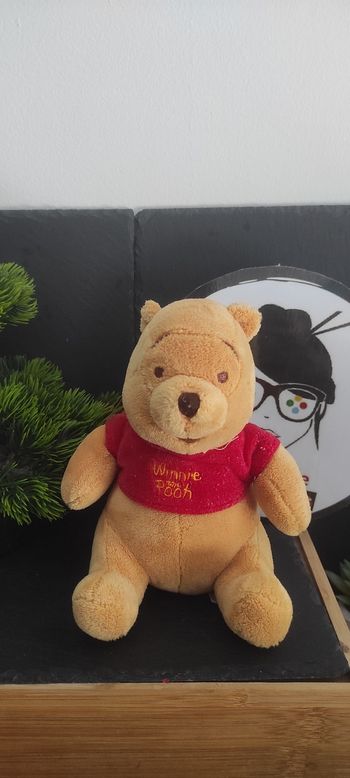 Peluche doudou winnie l'ourson the pooh jaune rouge disney Assis H&M Pull
