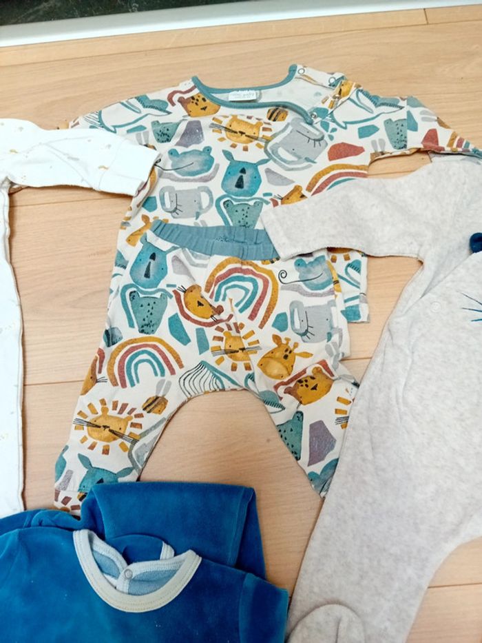 Lot de pyjamas - photo numéro 4