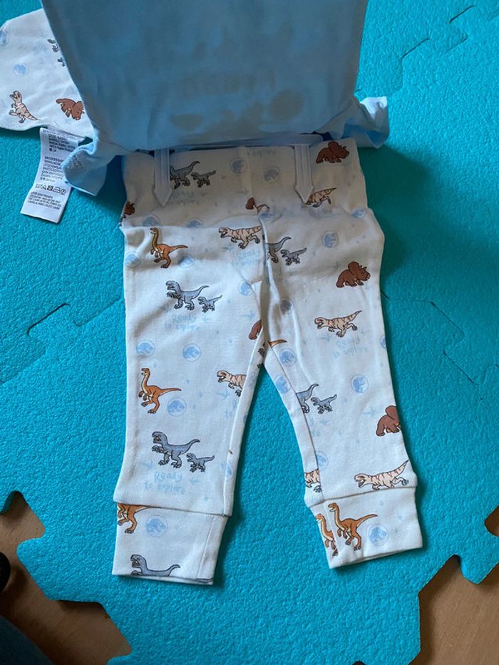 Ensemble 3 pièces Body + pantalon + bandana Kiabi Taille 6 M - photo numéro 2