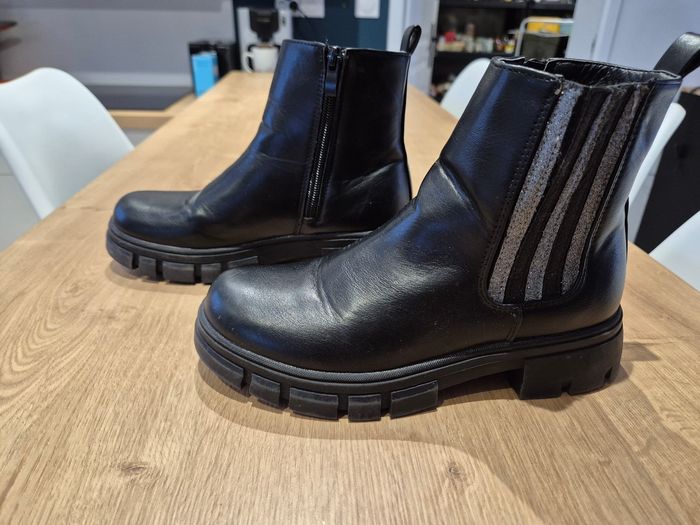 Bottines noires, pointure 34 - photo numéro 2