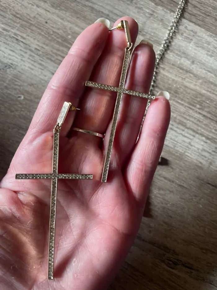 Grande boucles d’oreilles, croix Zara - photo numéro 3