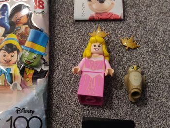 Minifig Lego Aurore - La Belle au bois dormant - Series Disney 100 - Complet - coldis100-8 dis99