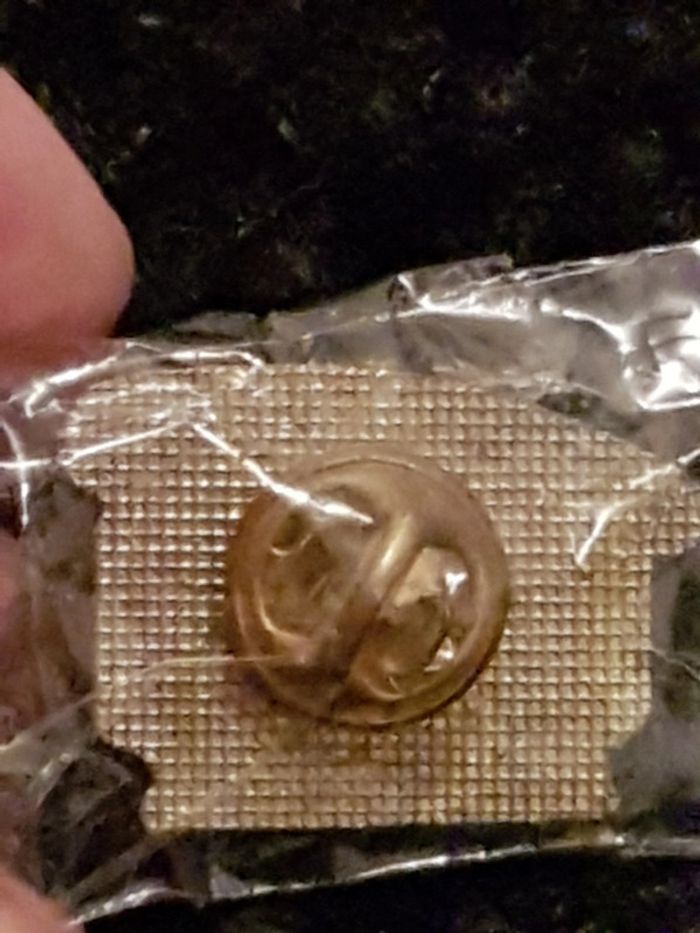 Pin's le journal du téléphone - photo numéro 2