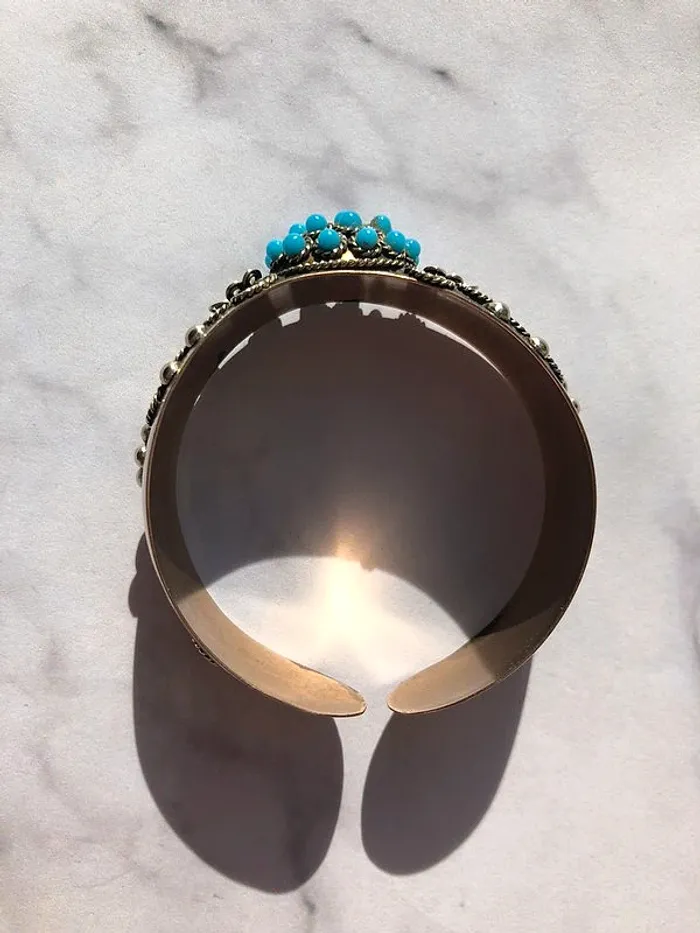 Bracelet manchette vintage en métal argenté et perles turquoise en verre - photo numéro 3