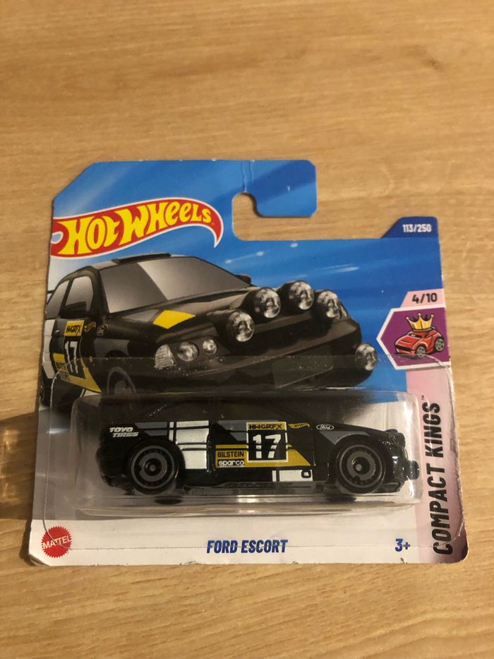 Miniature Hot Wheels Ford Escort