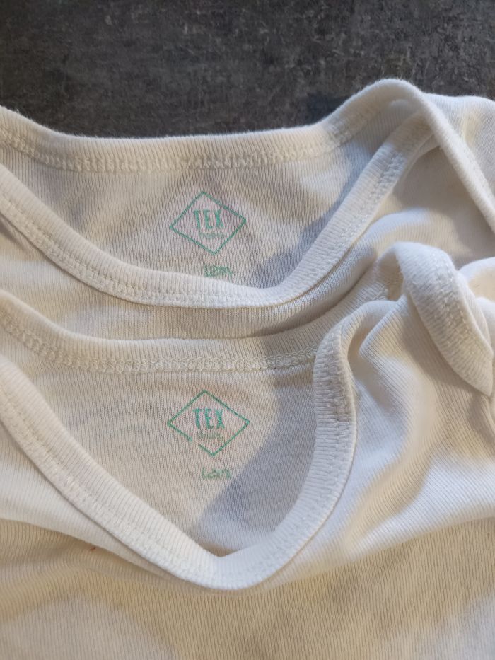 Lot bodies mixtes 12 mois - photo numéro 6