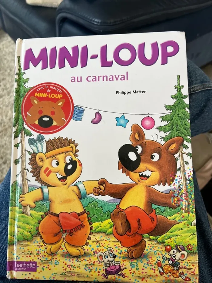 Mini loup au carnaval numéro 19