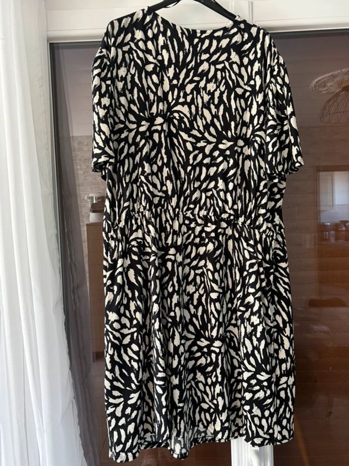 Robe noir et blanc - photo numéro 3