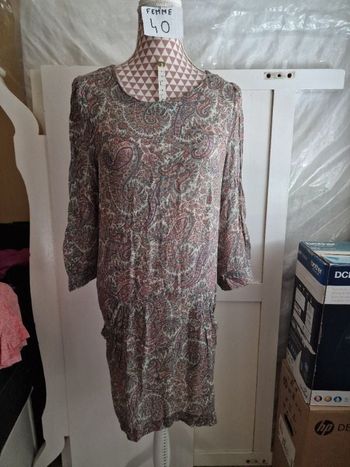 Robe, midi, multicolore, en très très bon état, longueur 91cm, en viscose,2 poches latérales