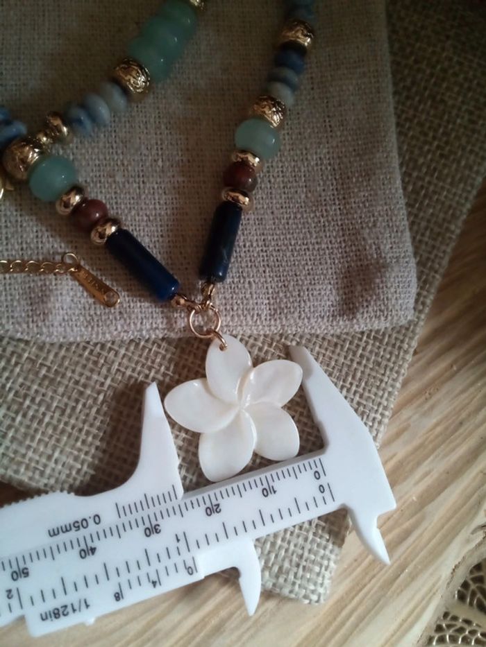 Collier en pierres naturelles fleur nac'rée - photo numéro 3