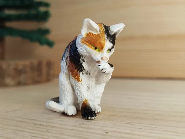 Schleich chat qui se lèche Figurine animal domestique
