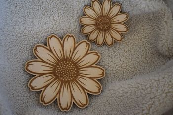 Lot décoration murale  2 fleurs gravées en bois 