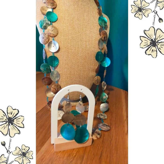 Parure collier long & boucles en nacre bleu et marron – style bohème