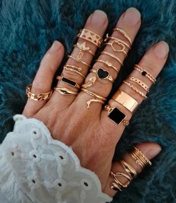 A27 lot de 27 bagues dorées or tendance diverses taille.neuves