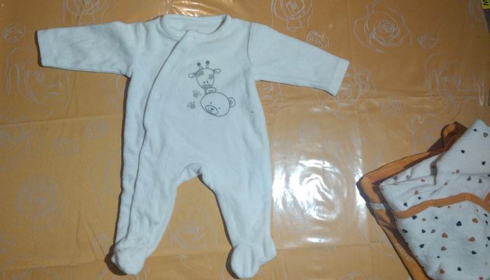 Lots 7 pyjamas + 1 body naissance - photo numéro 9