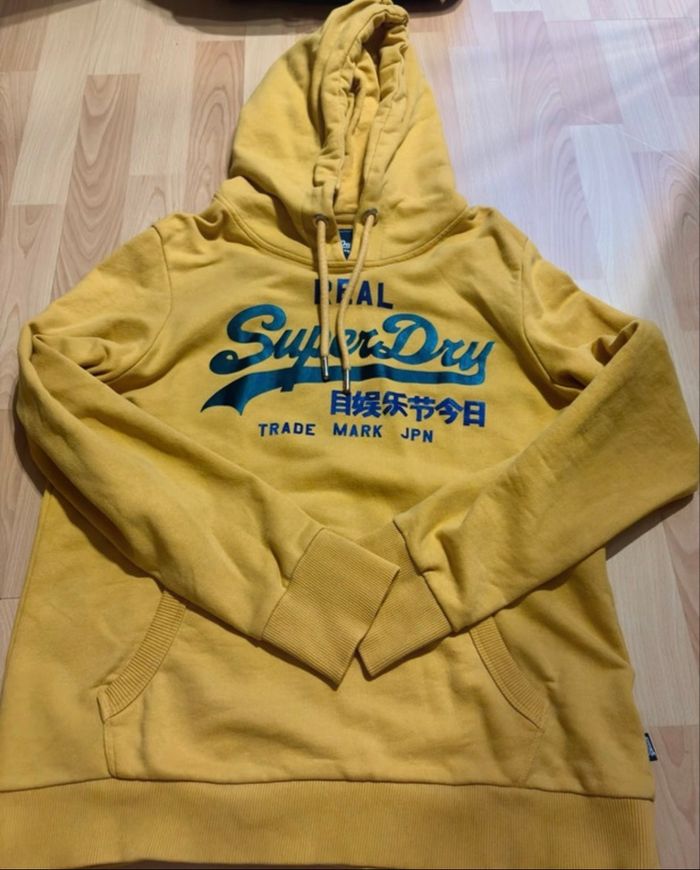 pull jaune superdry