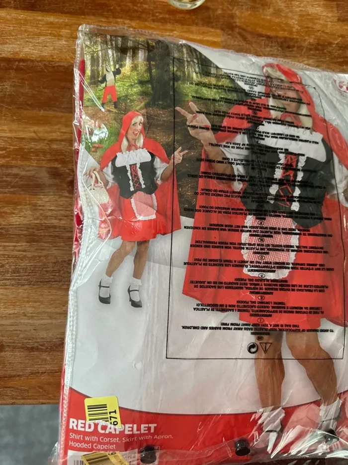 Costume red capelet - photo numéro 2