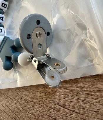 Attache tétine