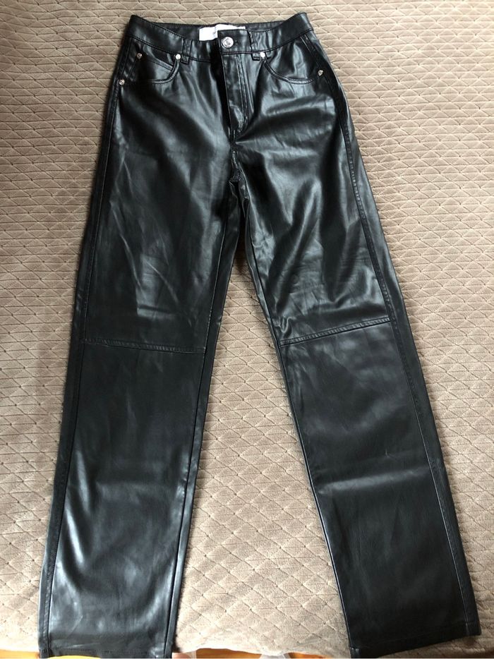Pantalon simili cuir bershka