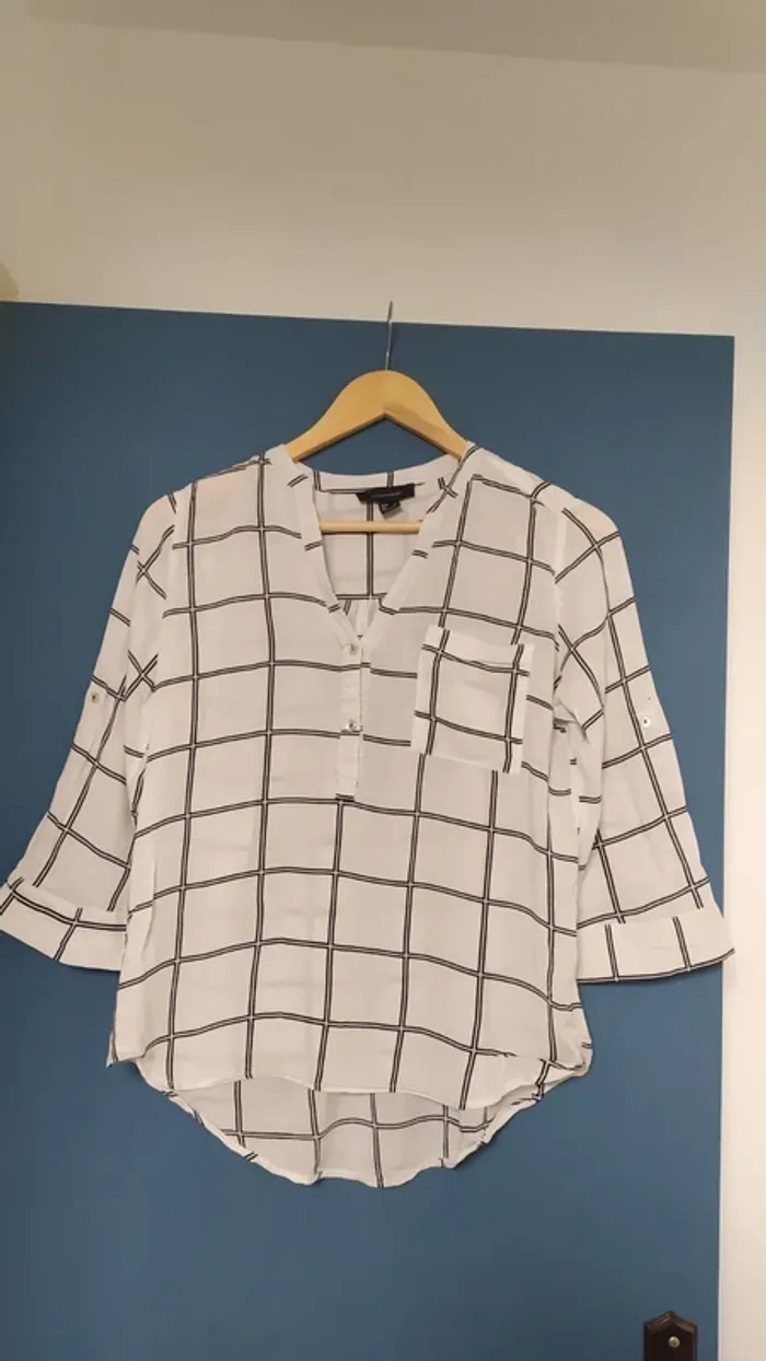 Chemise blanche à carreaux