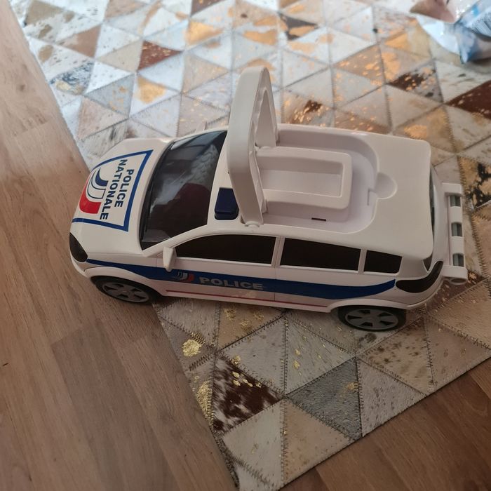 Voiture coffret Police majorette comprenant 23 voitures garées dedans. - photo numéro 2