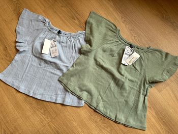 2 blouses maille ajourée neuves 5 ans