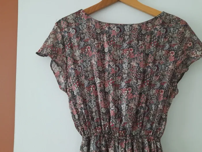 Robe longue asymétrique et joli décolleté - photo numéro 7