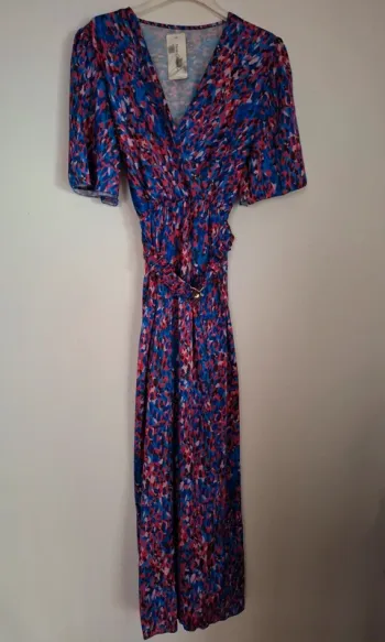 Robe longue avec ceinture new collection neuf