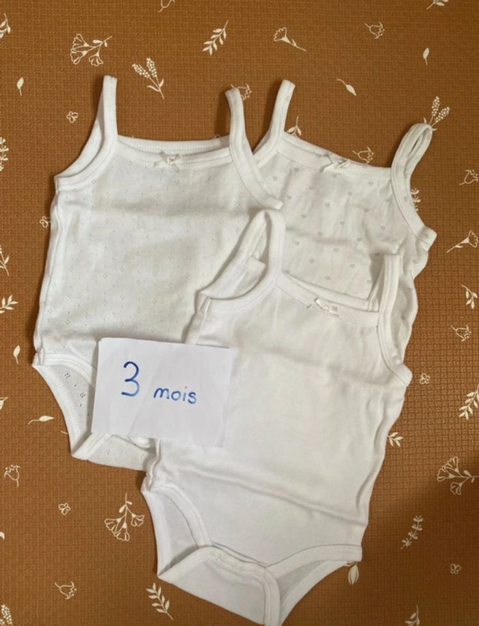 Lot bodys sans manches 3 mois