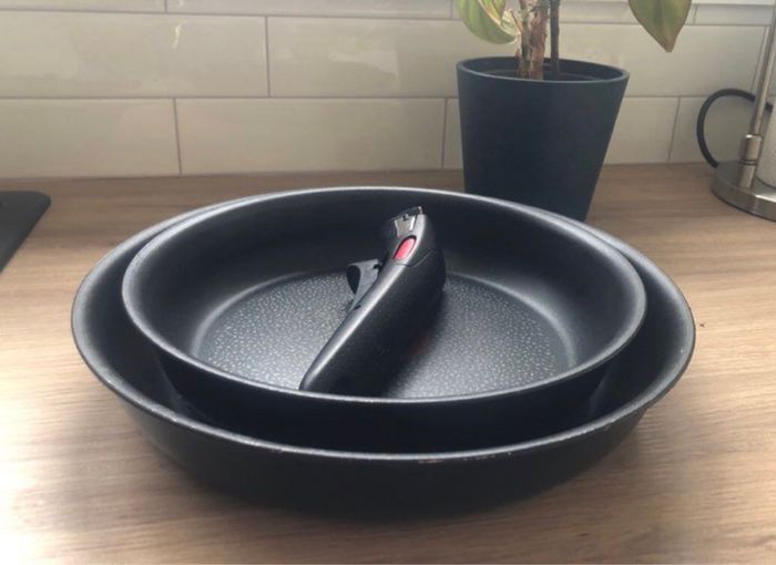 Lot de 2 poêles à frire TEFAL 24/28 cm + poignée amovible, en parfait état - photo numéro 2
