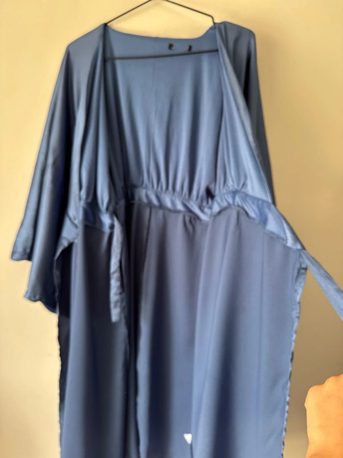 👗 🌻Robe longue portefeuille en satin à manches kimono TFNC bleu foncé- très bon état - taille 38 - photo numéro 7