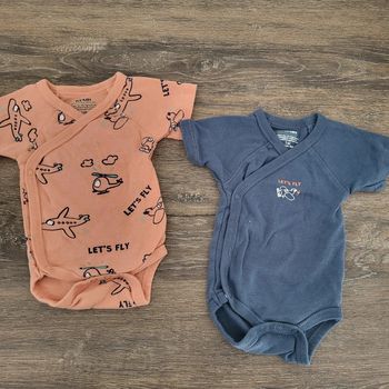 Kiabi - 2 bodies manches courtes 1 mois