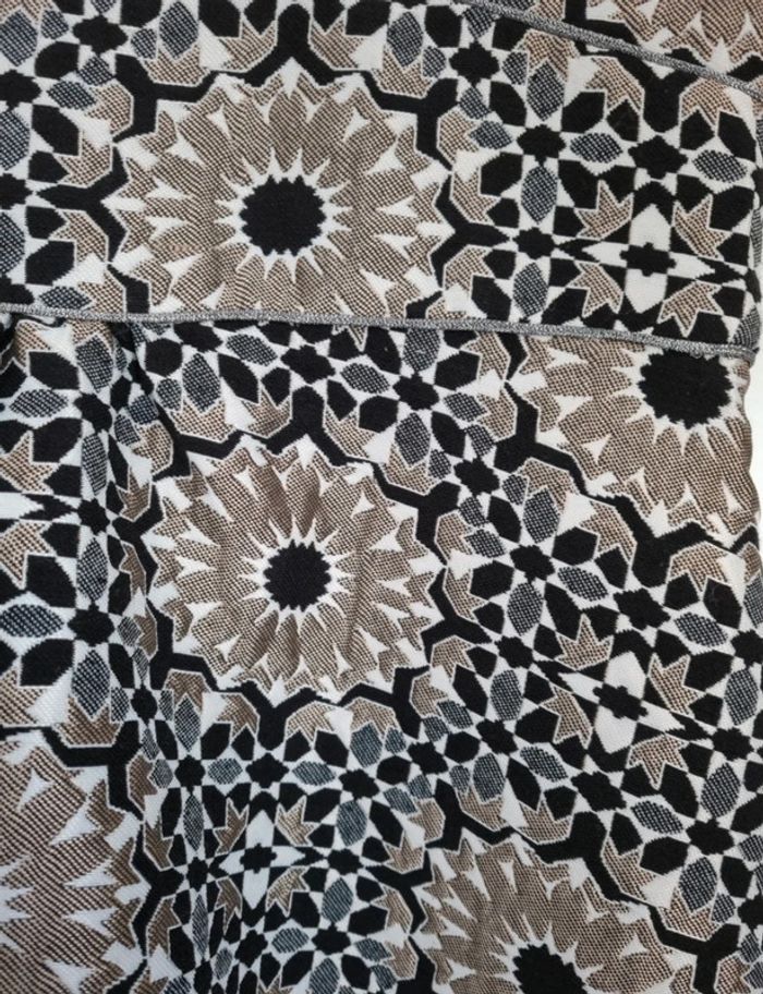Robe trapèze sans manches à fleurs noir/ taupe/ blanc - photo numéro 4