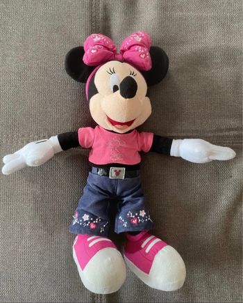 Peluche Minnie en jeans