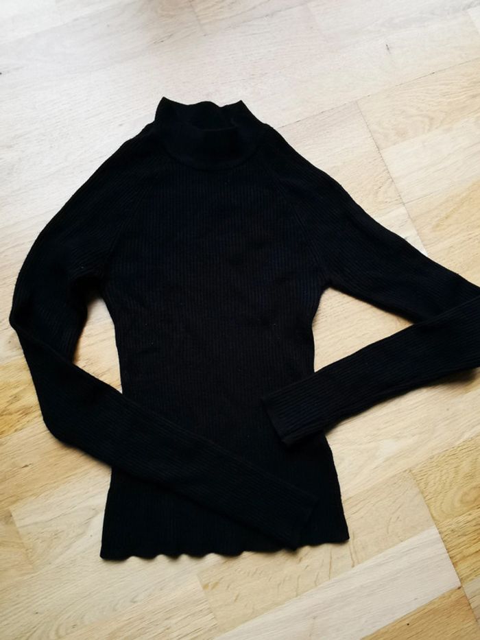 Tee-shirt noir col montant