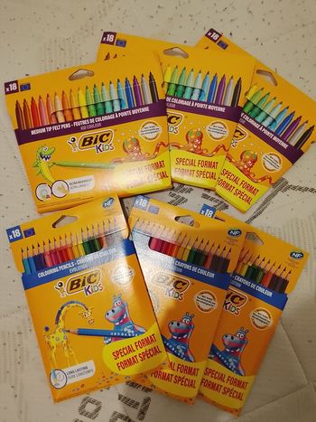 Lots pochette feutre/ crayon de couleurs